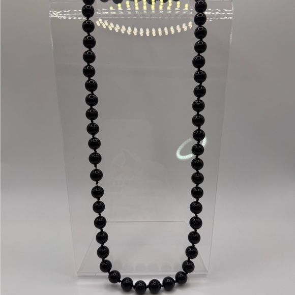 Unsigned Jewelry - Vintage Hand-knotted Black Onyx Necklace | Polished Gemstone Beads| Classic